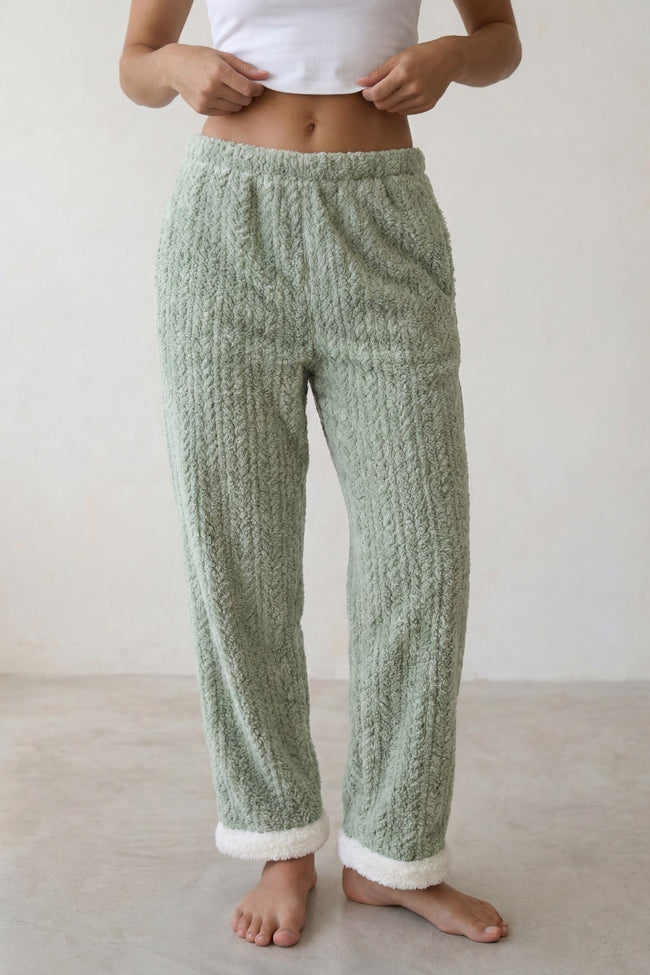 Schlafhose Kuschelfleece Salbeigrün, weicher Gummibund, Pyjamahose für Damen zum Einkuscheln, Vorderansicht