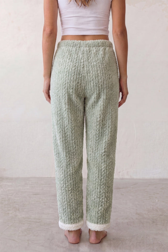 Schlafhose Kuschelfleece Salbeigrün, weicher Gummibund, Pyjamahose für Damen zum Einkuscheln, Rückansicht