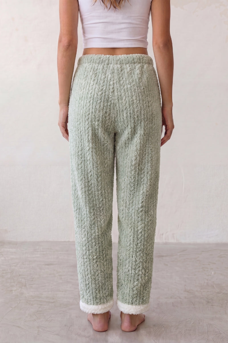 Schlafhose Kuschelfleece Salbeigrün, weicher Gummibund, Pyjamahose für Damen zum Einkuscheln, Rückansicht