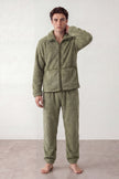 Warmer Schlafanzug Khaki Herren, dichtes Kuschelfleece, Winter-Pyjama für Herren zum Einkuscheln, Vorderansicht