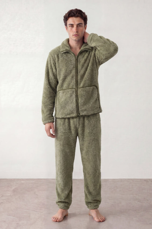 Warmer Schlafanzug Khaki Herren, dichtes Kuschelfleece, Winter-Pyjama für Herren zum Einkuscheln, Vorderansicht