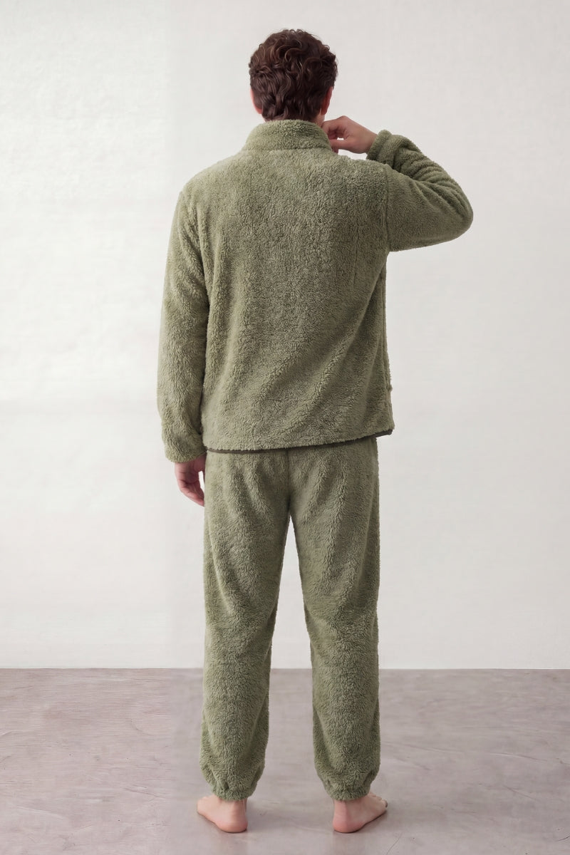 Warmer Schlafanzug Khaki Herren, dichtes Kuschelfleece, Winter-Pyjama für Herren zum Einkuscheln, Rückansicht
