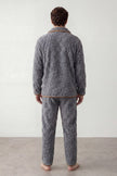Warmer Schlafanzug Waffelstruktur Grau Herren, dichtes Kuschelfleece, Winter-Pyjama für Herren, Detailansicht der Verarbeitung