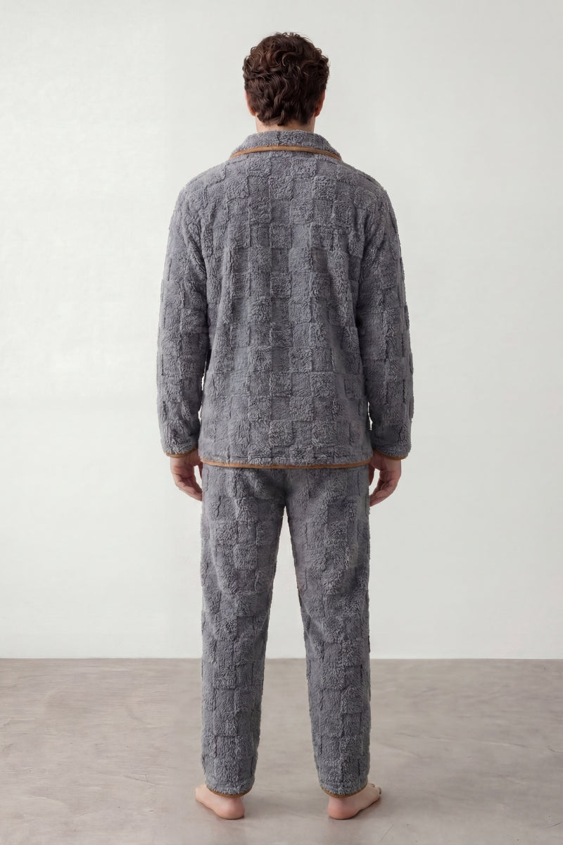Warmer Schlafanzug Waffelstruktur Grau Herren, dichtes Kuschelfleece, Winter-Pyjama für Herren, Detailansicht der Verarbeitung