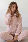 Warmer Schlafanzug Waffelstruktur Rosé, dichte Waffelstruktur aus Kuschelfleece, Winter-Pyjama für Damen, Vorderansicht