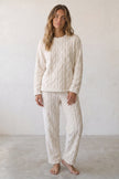 Warmer Schlafanzug Weiß, dichte Waffelstruktur aus Kuschelfleece, Winter-Pyjama für Damen zum Einkuscheln, Vorderansicht