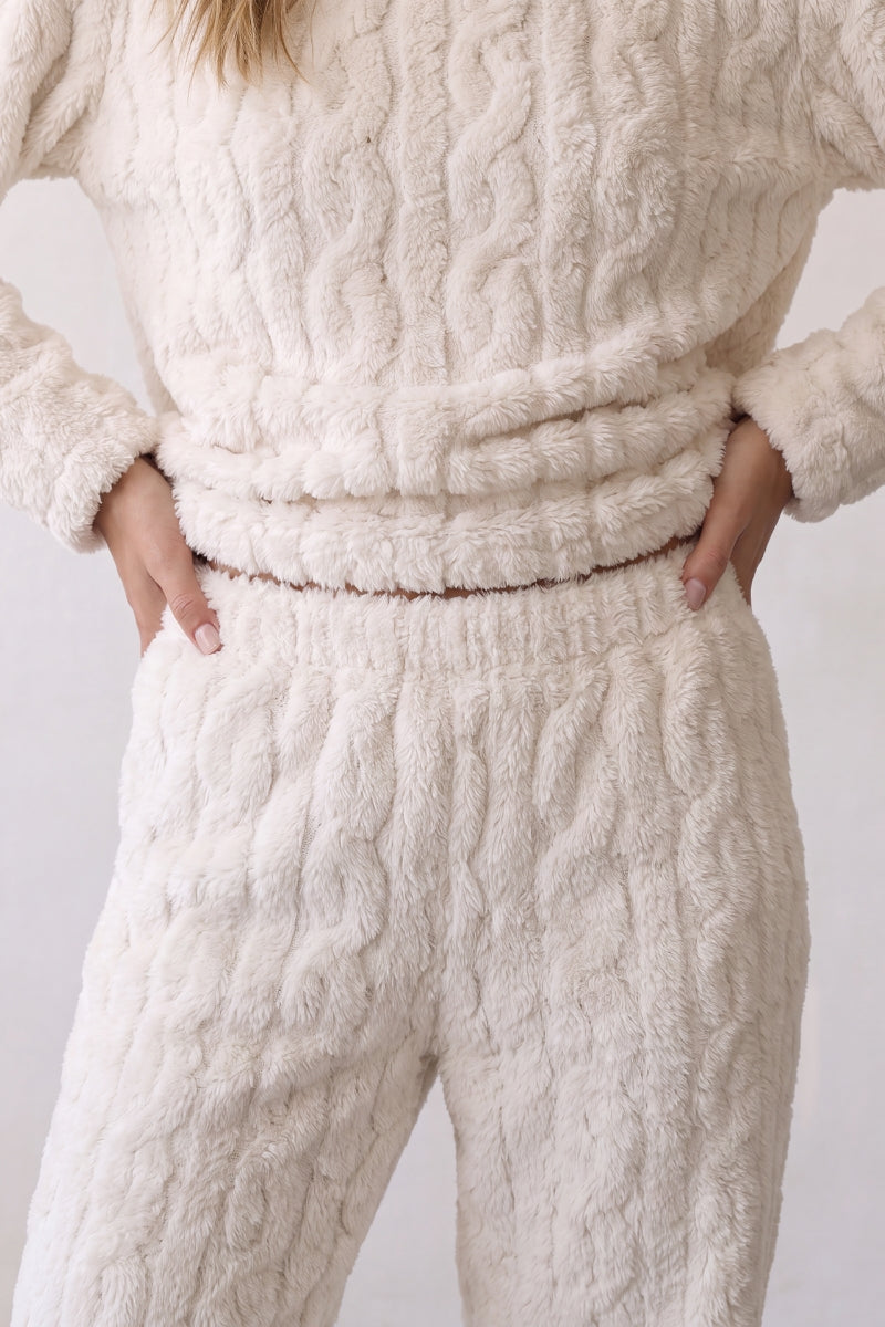 Warmer Schlafanzug Weiß, dichte Waffelstruktur aus Kuschelfleece, Winter-Pyjama für Damen zum Einkuscheln, Rückansicht