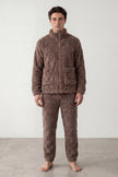 Winter-Schlafanzug Braun Herren, dichtes Kuschelfleece, Winter-Pyjama für Herren zum Einkuscheln, Vorderansicht