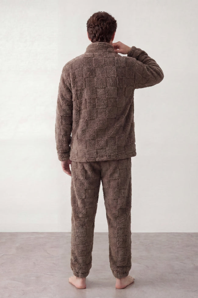 Winter-Schlafanzug Braun Herren, dichtes Kuschelfleece, Winter-Pyjama für Herren zum Einkuscheln, Rückansicht