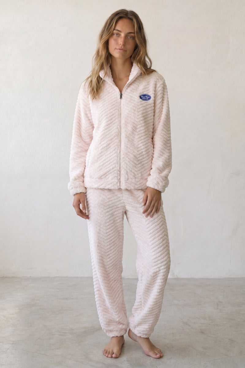 Winter-Schlafanzug Ecru-Rosé, dichte Waffelstruktur aus Kuschelfleece, Winter-Pyjama für Damen zum Einkuscheln, Vorderansicht