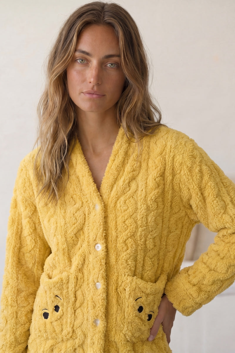 Winter-Schlafanzug Senfgelb Schalkragen, dichte Waffelstruktur aus Kuschelfleece, Winter-Pyjama für Damen, Vorderansicht