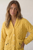 Winter-Schlafanzug Senfgelb Schalkragen, dichte Waffelstruktur aus Kuschelfleece, Winter-Pyjama für Damen, Vorderansicht