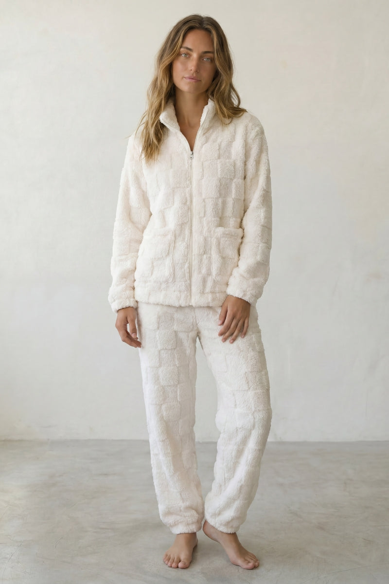 Winter-Schlafanzug Waffelstruktur Ecru, dichte Waffelstruktur aus Kuschelfleece, Winter-Pyjama für Damen, Vorderansicht