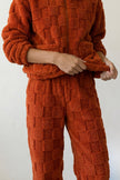 Winter-Schlafanzug Ziegelrot, dichte Waffelstruktur aus Kuschelfleece, Winter-Pyjama für Damen zum Einkuscheln, Rückansicht
