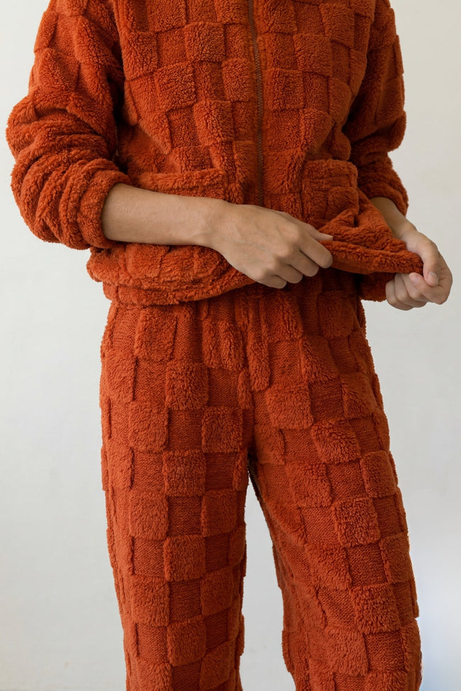 Winter-Schlafanzug Ziegelrot, dichte Waffelstruktur aus Kuschelfleece, Winter-Pyjama für Damen zum Einkuscheln, Rückansicht